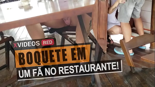 Loira Casada Acompanhada Do Corninho Manso Em Um Almo&ccedil;o Amigo F&atilde; Em Atibaia, Exibicionismo Por Debaixo Da Mesa, Mama O Cacete Do F&atilde; No Restaurante. thumbnail