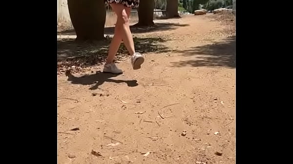 Alilla ходит без трусов 