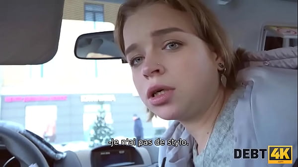 DEBT4k. Un jeune débiteur au visage mignon pense_que le sexe vaut mieux que lapeine
