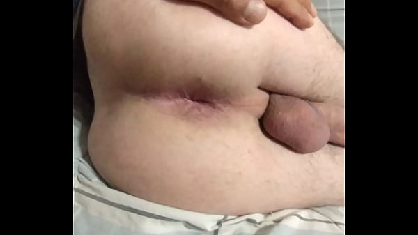 Desnudito Mirando Tv Y Yo Juego Con Su Culo thumbnail