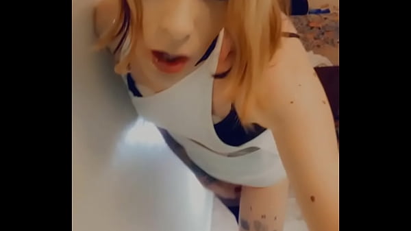 Hot Shemale in Short Dress Rubbing Her Clitty with Anal 