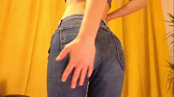 She s trying to_shake her ass