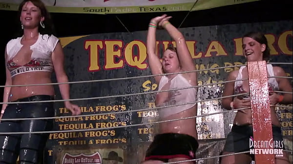 Spring Break Coeds Show Tits For First Time In Public thumbnail