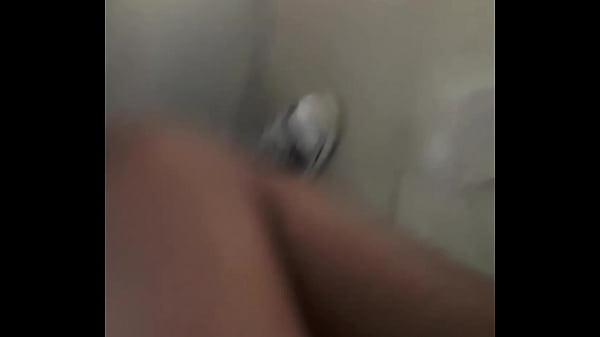 Me la mama en el ba&ntilde;o 