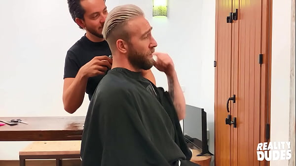 Play MP4 - &lpar;Aitor Fornik's&rpar; Try To Give A Trim To His BF &lpar;Manuel Scalco&rpar; Gets Interrupted By A Pulled Out Dick - Reality Dudes