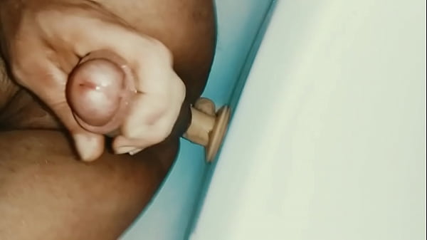 Con dildo, sborrata!