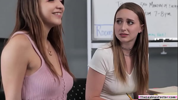 Brunette babe fingered by_lesbian_client