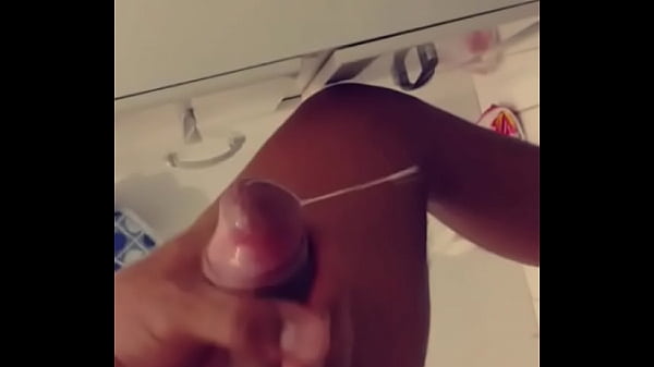 Gozando na privada. 