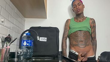 Cheguei Do Trabalho Cansado E Na Faxineira Novinha De 18 Anos Falou Que Ia Me Dar Bocetinha thumbnail