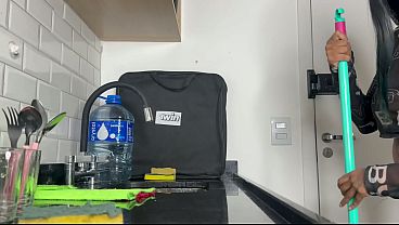 Nonton Cheguei Do Trabalho Cansado E Na Faxineira Novinha De 18 Anos Falou Que Ia Me Dar Bocetinha thumbnail