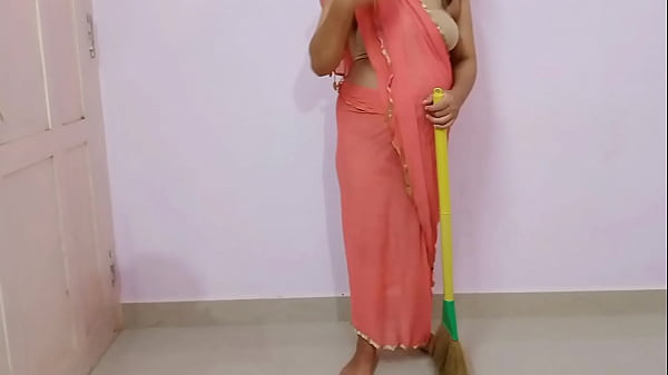 Play MP4 - घर में झाड़ू पोछा करने वाली जवान लड़की को चोदा XXX Desi Fuck साफ हिंदी आवाज में