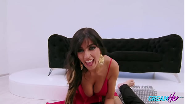 Play MP4 - Curvy Aaliyah Yasin Shoves Cock Inside Her Horny Pussy