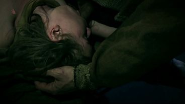 Die Magd Der Gr&auml;fin Wird Auf Der Spreizbank Entlaust Und Grob Gereinigt (komplette Szene) thumbnail