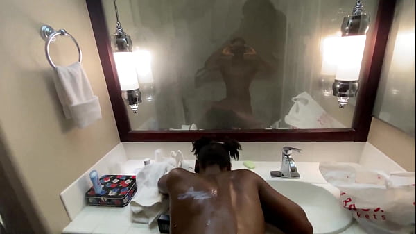 Nonton Caught Stepsis Singing In The Shower Now She&rsquo;s Screaming thumbnail