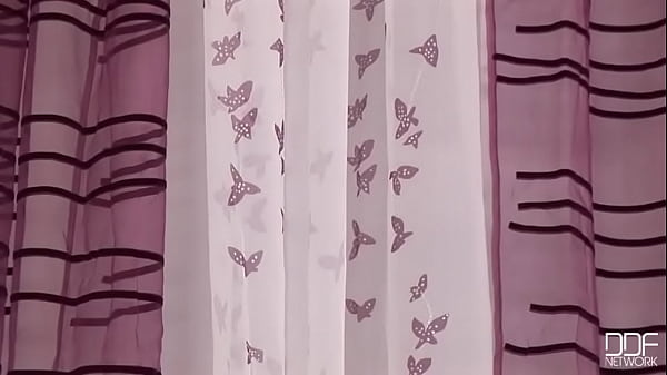 Nonton Playful Blonde Tigress! thumbnail