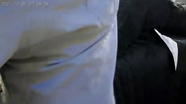 Abrindo as pernas parao tatuador !!! Paty Bumbumfaz tattoo arreganhada