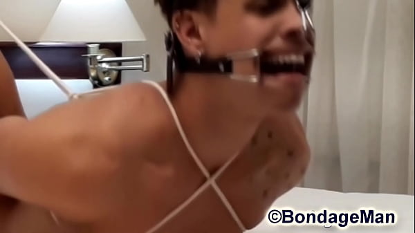 Play MP4 - Henrique in bondage backstage scene