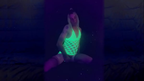 Hot Babe Wants Your Cock thumbnail