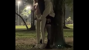 Ficou cheia de tesao no parque e sentou na minha rola na frente do corno Personal Tatuado fode casada safada apos o treino e faz o marido corno manso gravar tudo