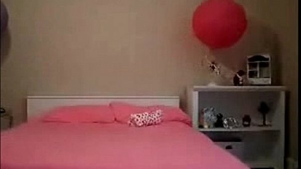 Nonton Hot Young Brunette Dance thumbnail