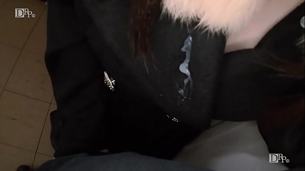 コートの下は全裸ですが 何か1