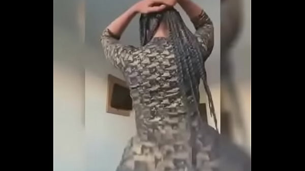 Beautiful babe shaking that bunda and looking pretty as hell