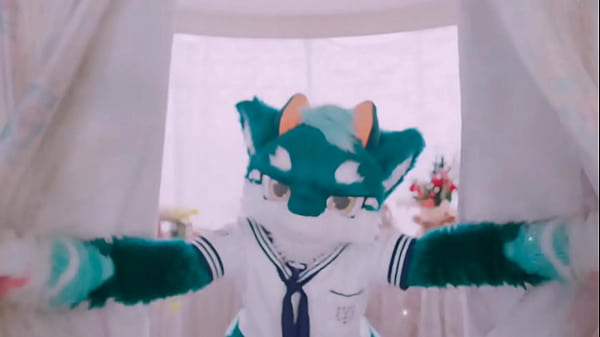 Nonton 穿上兽装跳舞 thumbnail