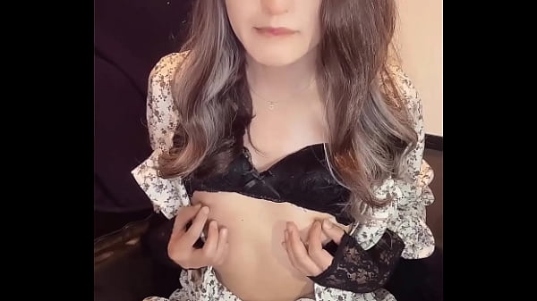 Play MP4 - 個撮ワンピースのお姉さん女装が静かにオナニーする動画