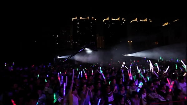 Play MP4 - 子元领锦舞团重金受邀高端演出（BITCH女警诱惑）新羿网首发