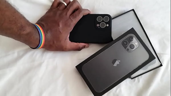 Agora com um brinquedo iphone 13 pro max e do mesmo cliente f&atilde; que presenteou com o 12 pro max h&aacute; 8 meses sempr 