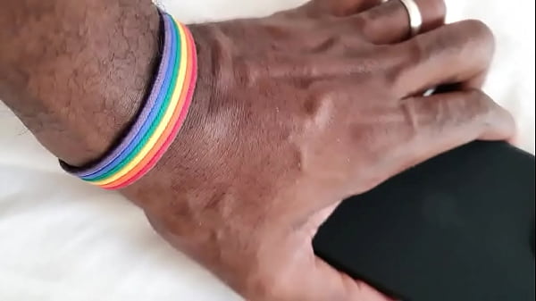 Agora com um brinquedo iphone 13 pro max e do mesmo cliente f&atilde; que presenteou com o 12 pro max h&aacute; 8 meses sempr 