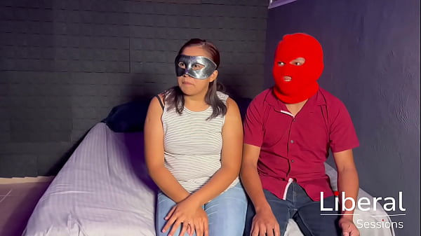 Pareja Disfruta Su Primer Encuentro Cuckold, Su Esposo La Deja Estar Con 2 Chicos. thumbnail