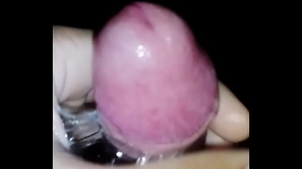 Massageando a_rola e_deixando_ela cremosa