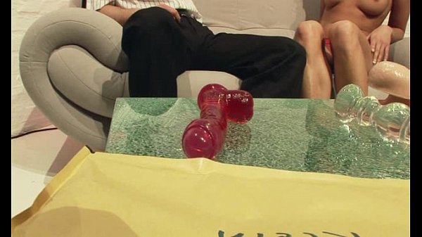 Play MP4 - Autsch&excl;&excl; Der Dildo Deal mit Melli