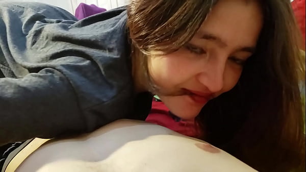 Play MP4 - WhatsApp chat with my best friend gets hot   VIDEO