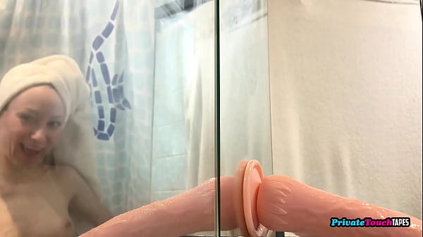 Nonton Perverted Blonde Russian Woman Sucks A Dildo thumbnail