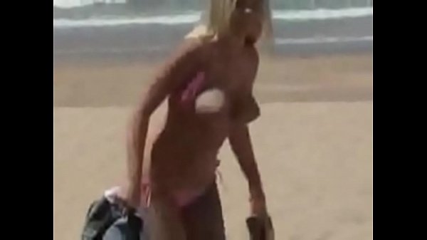 Play MP4 - Dildo on beach