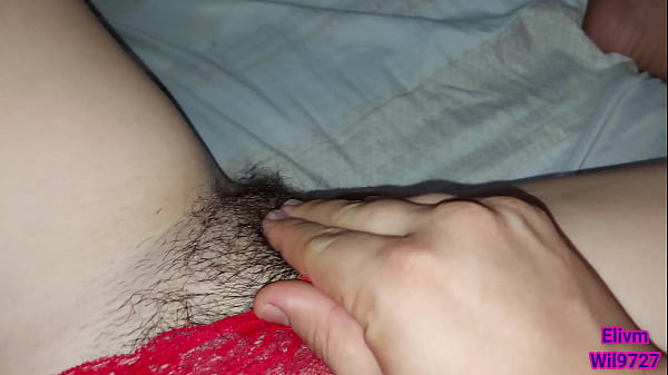 Play MP4 - mi hermanastra de 18 a&ntilde;os quiere que la folle y se pone un panty rojo solo para mi y me ense&ntilde;a su co&ntilde;o