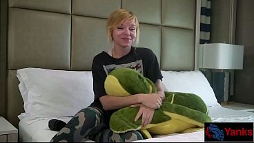 Nonton Lusty Alexa Crush Grinds Her Pussy Against Soft Plushy Toy thumbnail