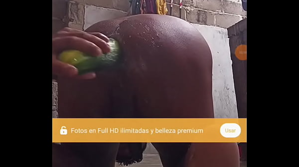 Me meto pepino_en el culo