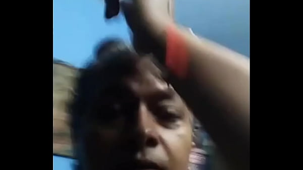 Play MP4 - Mature lady showing body 2