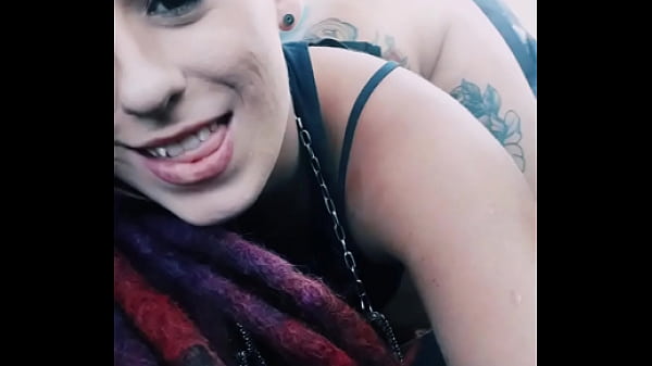 Play MP4 - Dei gostoso pra esse roludo no carro perto da rodovia