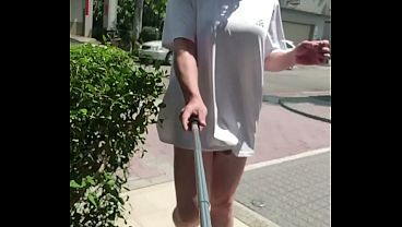 大里男扮女裝露出散步還跟鄰居打招呼 