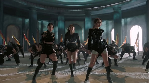 Loona paint the town 