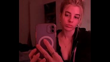 Nonton Am I Pretty Enough? thumbnail