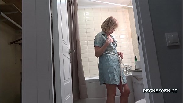 Play MP4 - Blonde MILF Cindy - Hidden spy cam