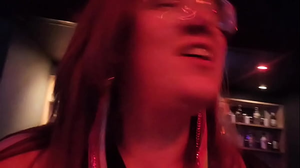 Casada foi na balada liberal sem o marido fodeu com o single e chegando em casa deu para o marido