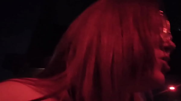 Play MP4 - Hotwife foi sozinha na casa de swing e deixou o cuckold em casa&comma; transou com o solteiro e depois deu para o marido