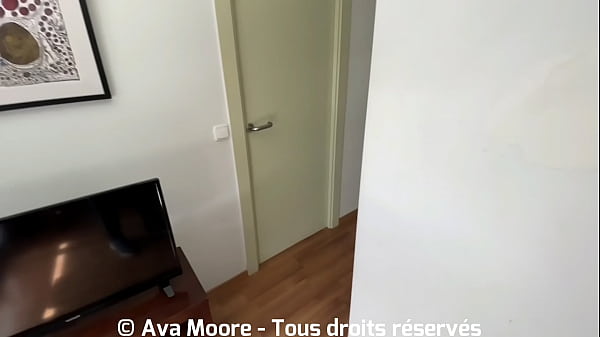 Play MP4 - TRIO FFH - Mec chanceux se tape une brune et une blonde &agrave; la suite et sperme sur leur chatte