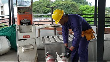 Nonton Builder Fucks His Big-assed Boss With His Big Black Cock - Devil Khloe & Brandon Cruz thumbnail